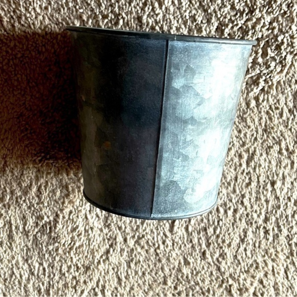 Galvanized bucket Medium size